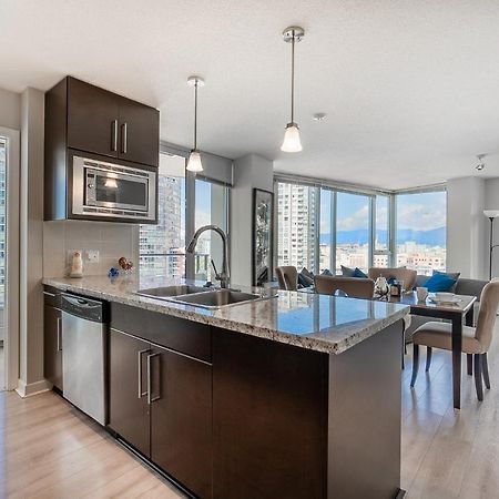 Stunning 2 Bedroom Condo With Downtown Views!!! Vancouver Esterno foto
