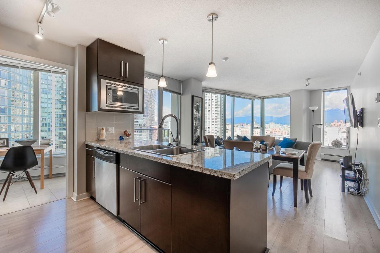 Stunning 2 Bedroom Condo With Downtown Views!!! Vancouver Esterno foto