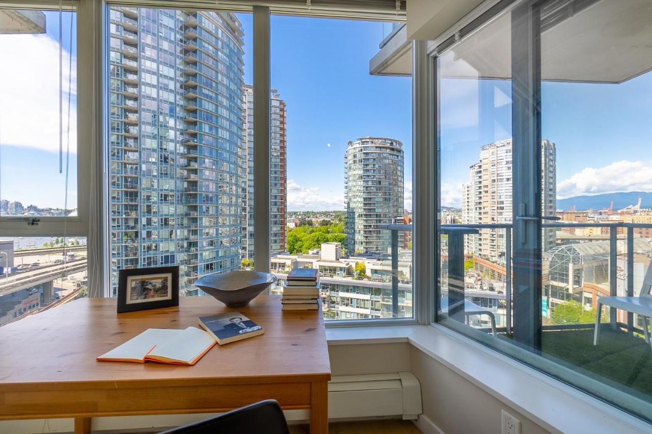 Stunning 2 Bedroom Condo With Downtown Views!!! Vancouver Esterno foto