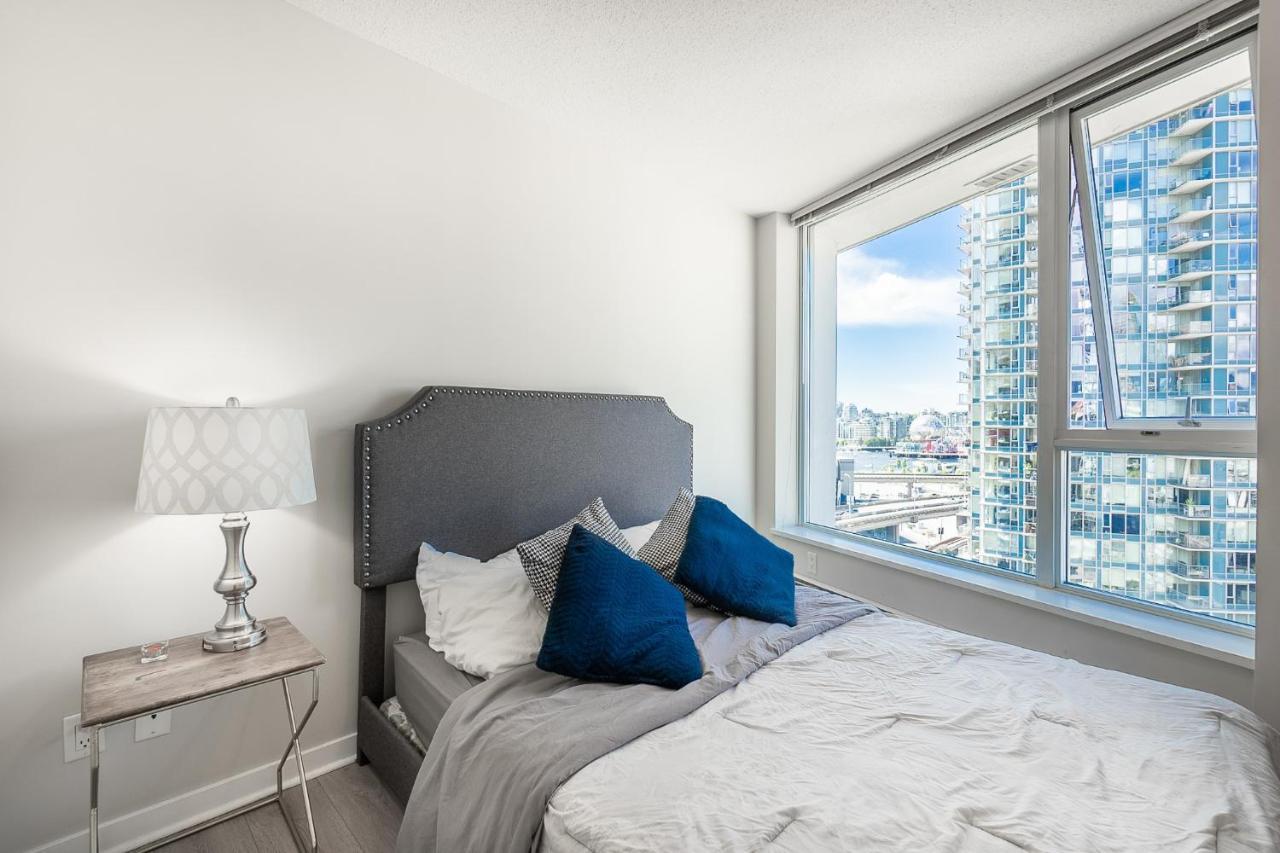 Stunning 2 Bedroom Condo With Downtown Views!!! Vancouver Esterno foto