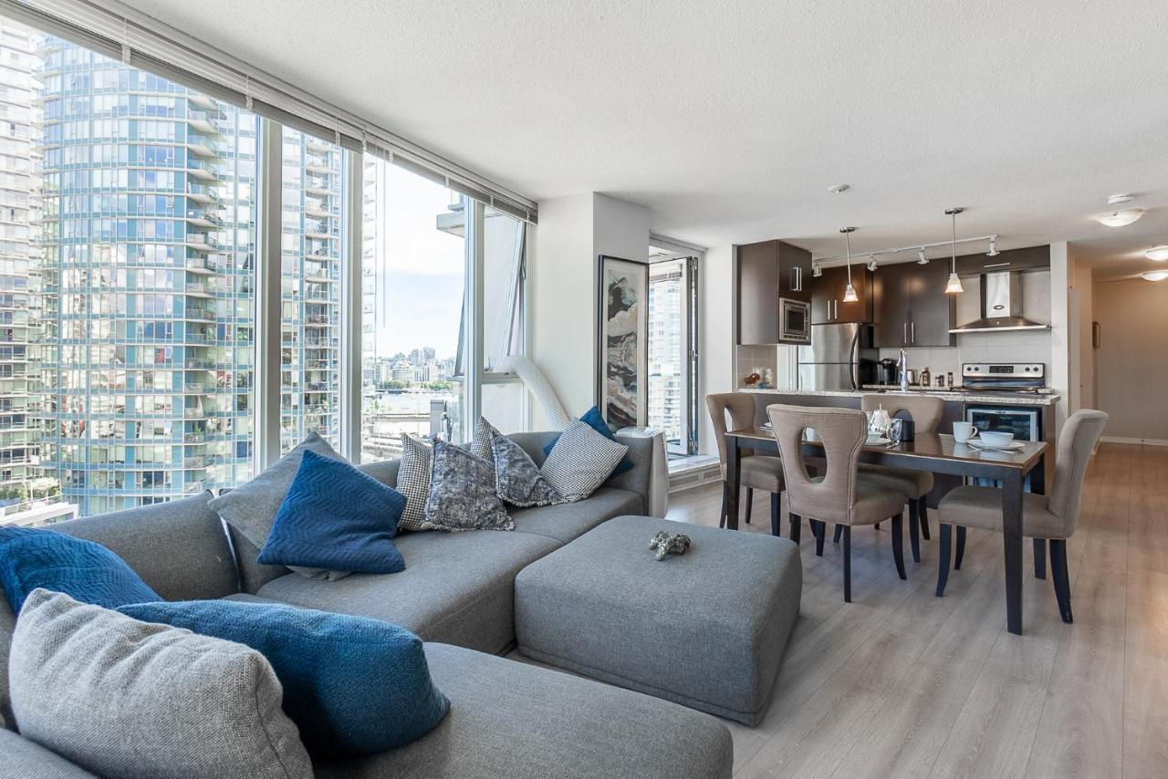 Stunning 2 Bedroom Condo With Downtown Views!!! Vancouver Esterno foto