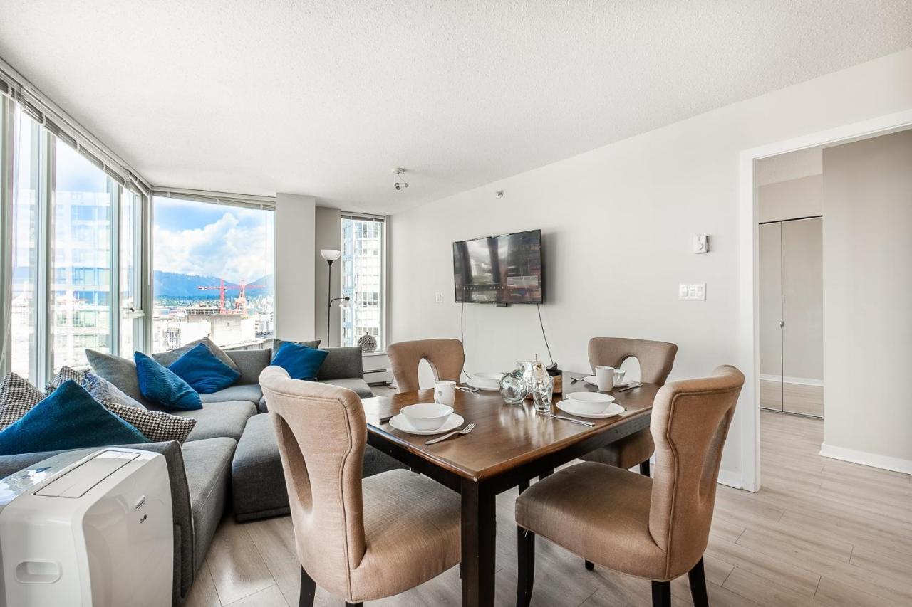 Stunning 2 Bedroom Condo With Downtown Views!!! Vancouver Esterno foto