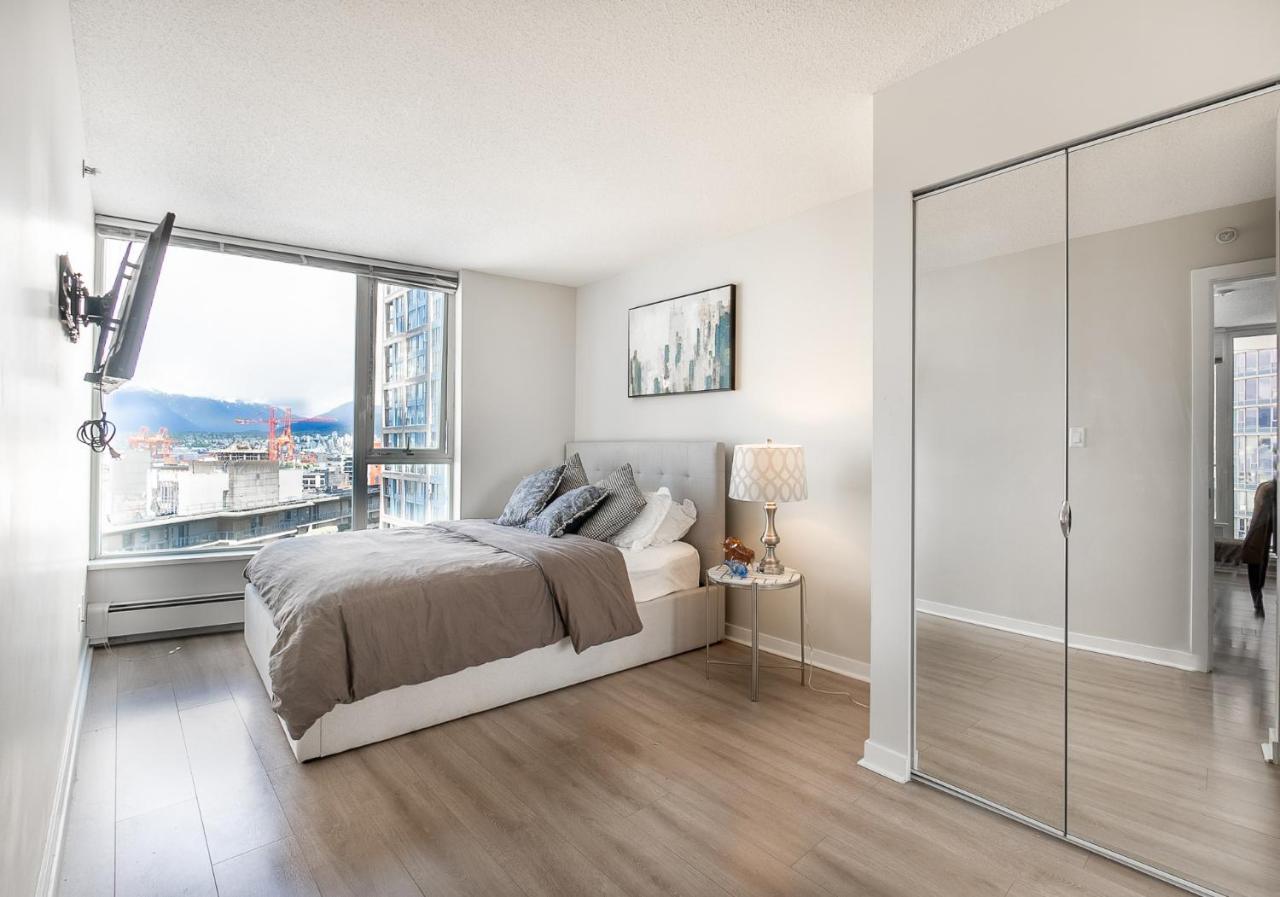 Stunning 2 Bedroom Condo With Downtown Views!!! Vancouver Esterno foto